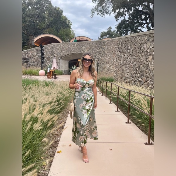 Reformation Marguerite Silk Dress Tarragon Floral Green Sundress Midi Size 12 Reformation Marguerite Silk Dress Tarragon Floral Green Sundress Midi Size 12